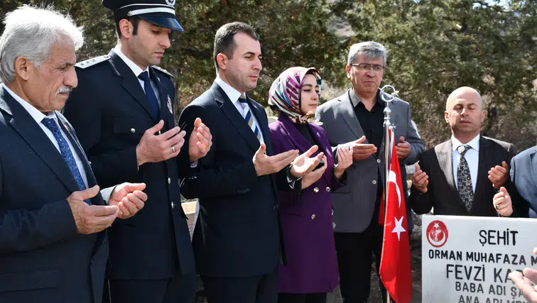 Olur Kaymakamı Semanur Kalkan’dan Şehit Kabirlerine Anlamlı Ziyaret