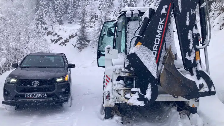 Şavşat Kaymakamlığı: Özel İdare Ekipleri Karla Mücadelede Sahada