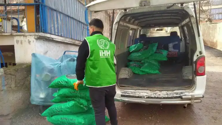 İHH, 26 ilde 4 bin çocuğa kış yardımı ve 1200 aileye nakdi destek sağladı