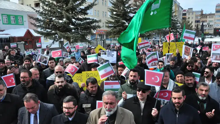 Kars'ta ABD ve İsrail'in İran'a Yönelik Saldırılarına Karşı Sert Tepkiler Gösterildi