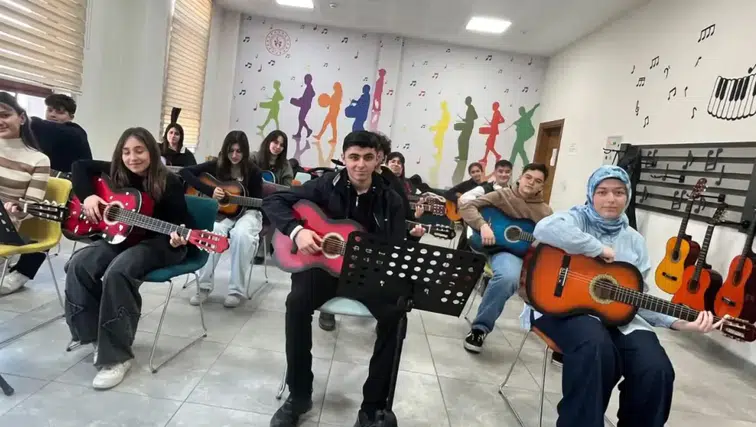 Sanatla Büyüyen Gençler: Müzik Kursları İle Gelişim Fırsatları Sunuluyor