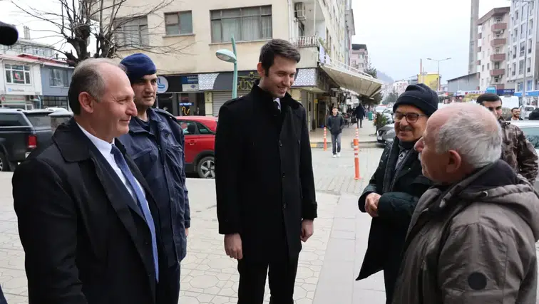 Arhavi’de Bayram Öncesi Esnaf Ziyareti: Birlik ve Beraberlik Mesajı