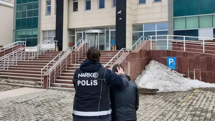 Kars’ta narkotik operasyonu: sokak satıcısına tutuklama