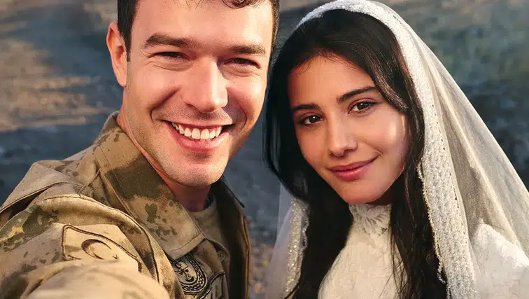 Aşk Rüzgarları Sevdiğim Sensin Setinde Esiyor: Aytaç Şaşmaz ve Helin Kandemir'in İlişkisi Merak Konusu!