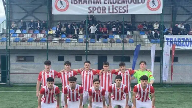 Akçaabatlı Öğrencilerden Futbolda Büyük Başarı