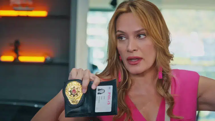 Arka Sokaklar'da Sürükleyici Dönüşüm: Candan Müdür'ün Geleceği ve Ebru Cündübeyoğlu'nun Ayrılığı Gündemde!