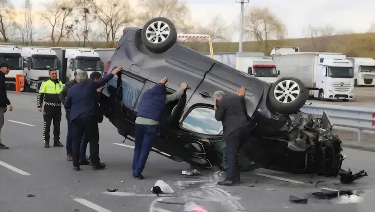 Erzurum Kavşağında Korkutan Trafik Kazası: Dört Kişi Yaralı!