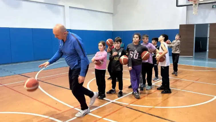 Arhavi’de Basketbol Kursu Tüm Hızıyla Sürüyor