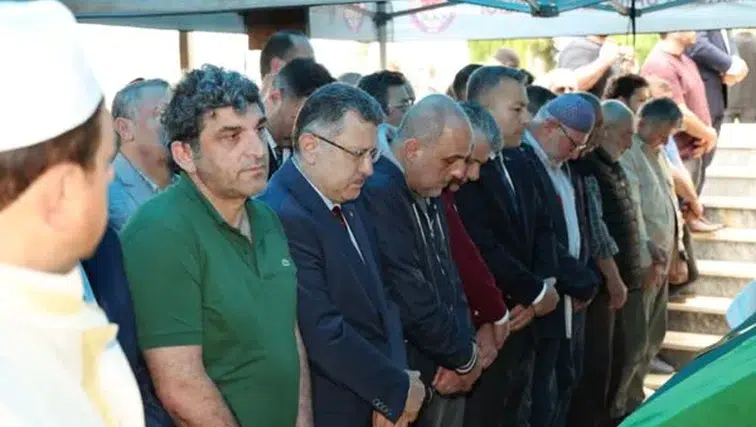 Giresun'da vefat eden Yıldız ailesi, Trabzon'da son yolculuğuna uğurlandı