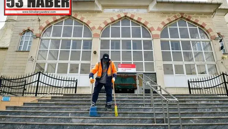 Esenyurt'ta Bayram Coşkusuna Hazırlık: Temizlik Çalışmaları Başladı!