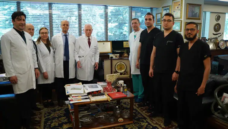 Prof. Dr. Mehmet Haberal, Dünya Genelinde Büyük Takdir Topluyor!