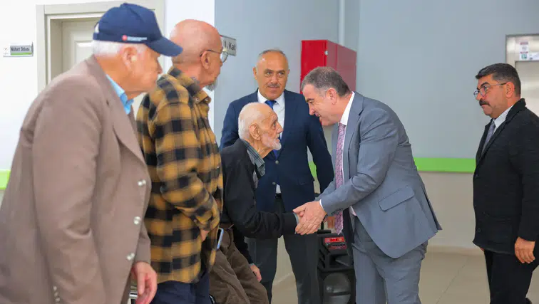 Bayburt Valisi Mustafa Eldivan Huzurevi Sakinleriyle Bayramlaştı
