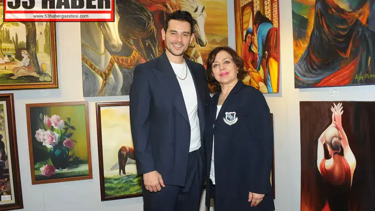 Cem Belevi annesi Enise Belevi'ye İzmir'de destek verdi