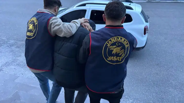 Kars'ta 51 suç kaydıyla aranan ve 42 yıl hapis cezası bulunan şahıs yakalandı