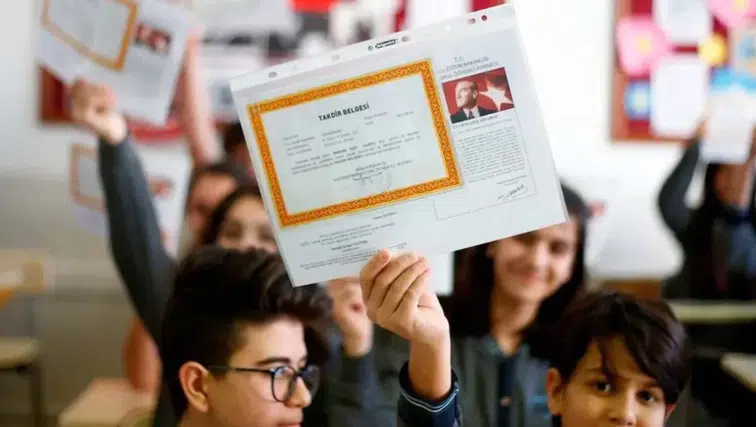 18 Milyon Öğrenci İçin Yaz Tatili Müjdesi: Karneler 26 Haziran'da Öğrencilere Ulaşacak!