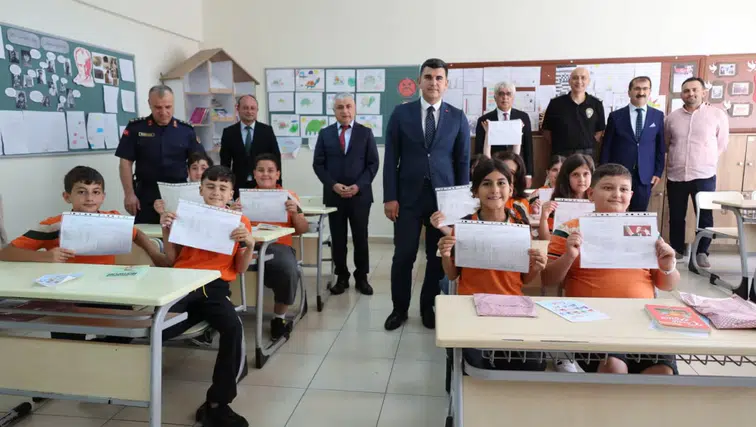 Artvin'de 22.592 Öğrenci Karne Sevinciyle Yarı Yılı Tamamladı!