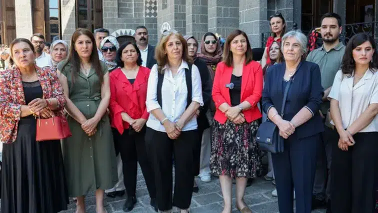 Diyarbakır'da 'Kumaşın Hafızası' Sergisi Sanatseverlerle Buluştu