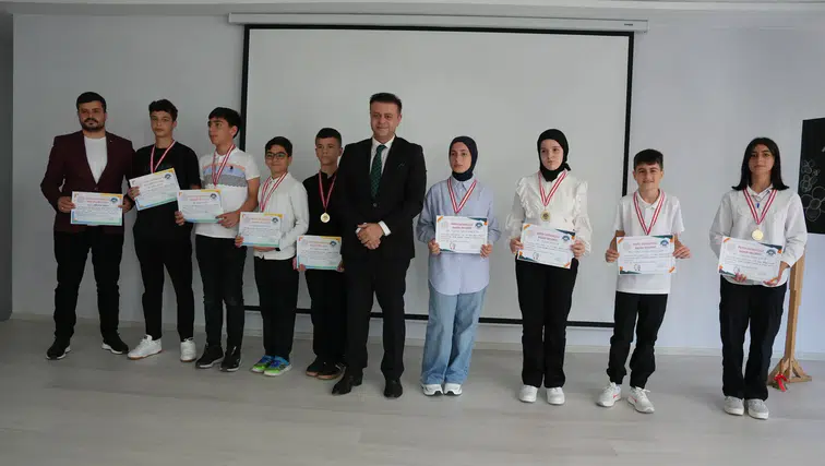 Rize'de 55 Bin 552 Öğrenci Karne Alarak Yaz Tatiline Girdi
