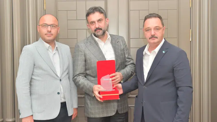 TİMBİR, Halil İbrahim Yılmaz’a Vefasızlık Göstermedi: Teşekkür Plaketi Töreni Düzenlendi