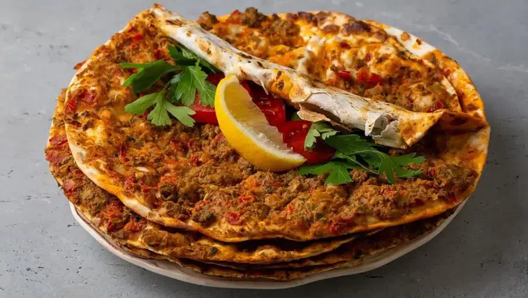 "Taş Fırın Lezzetini Yakalamanın Sırrı: Lahmacun İçin Tek Altın Kural!"
