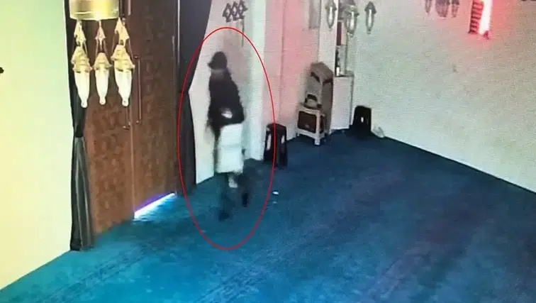 Bursa'da Camideki Bağış Kutusunu Kırarak 100 Bin TL'yi Alevlere Dönüştüren Hırsız!