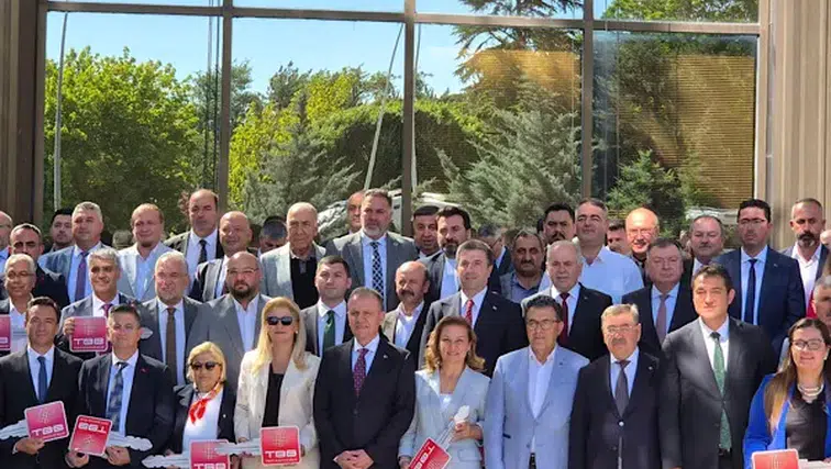 Çorlu'da hibe edilen yeni yol süpürme aracı teslim alındı