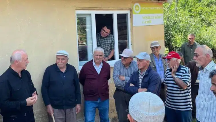 AK Parti Heyeti Ardanuç Peynirli Köyü'nde Vatandaşlarla Buluştu