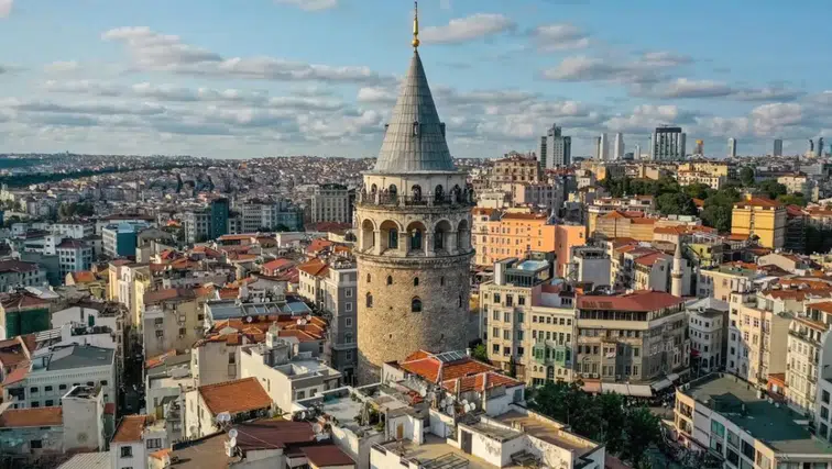 İstanbul'un Tarihine Tanıklık Eden 6 İkonik Kule!