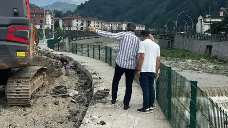 Güneysu’da Dere Genişletme Çalışmaları Yerinde İncelendi