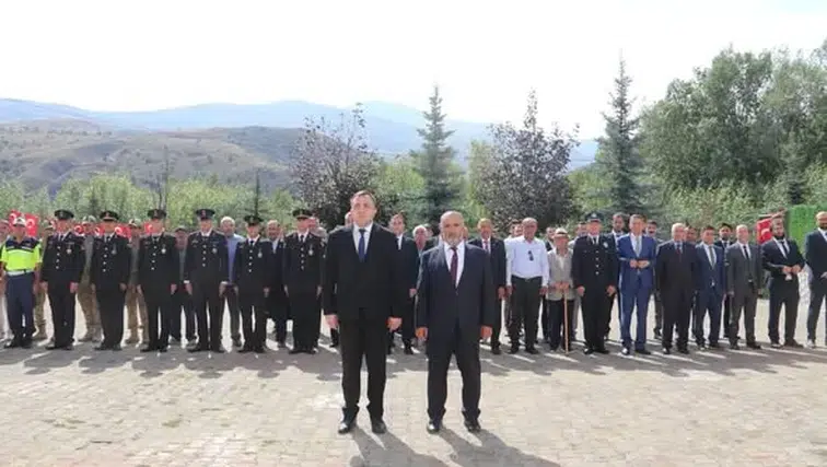 Erzurum'da 30 Ağustos Zafer Bayramı coşkuyla kutlandı, tören düzenlendi.