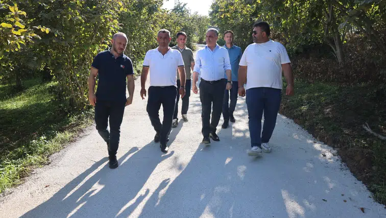 Yomra’da Kaşüstü Mahallesi’ndeki Yollarda Betonlama Çalışmaları Sürüyor