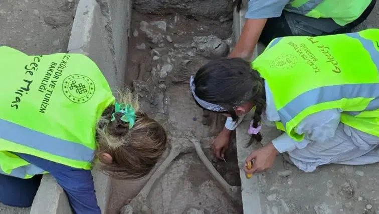 Aspendos'ta Tarihin Perdeleri Aralanıyor: 2,400 Yıllık Gizemli Kalıntılar Gün Yüzüne Çıktı!