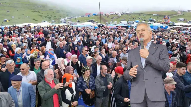 Ulaştırma Bakanı Uraloğlu'ndan Honefter Şenliği'nde Ulaşım Garantisi: Stabilize Yol Kalmayacak!