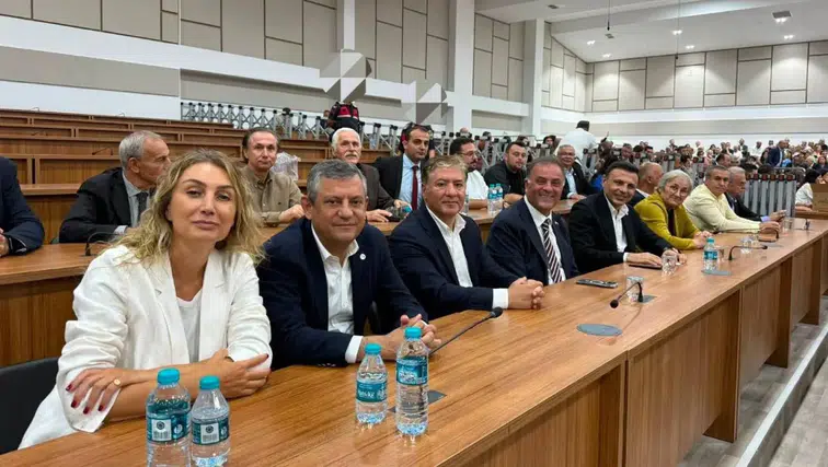 Özgür Özel: 'Tarihin bu noktasına tanıklık etmeye geldik'