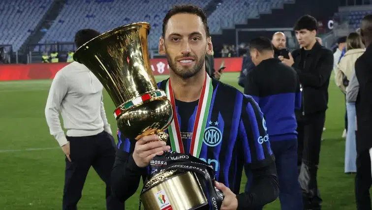 Hedef Hakan Çalhanoğlu! Ezeli rakip devreye girdi