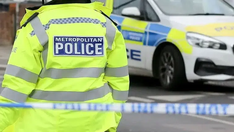 Londra metrosunda gerçekleşen saldırıda ağır yaralanan kişi yaşamını yitirdi