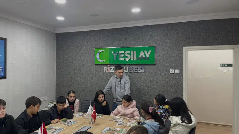 Fatih Ortaokulu Yeşilay Kulübü Öğrencilerinden Rize Yeşilay’a Ziyaret