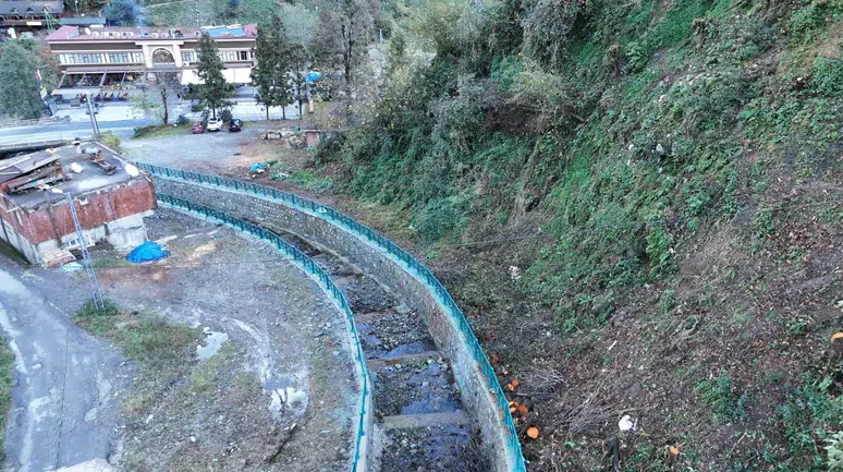 Rize Çamlıhemşin’de Hoşdere Deresi Taşkın Riskine Karşı Islah Edildi