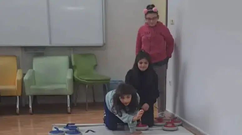 Arhavi’de Öğrenciler Floor Curling ile Tanıştı