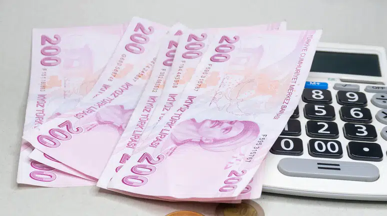 2026 Asgari Ücretini Tahmin Eden Uzman, Emekli ve Memur Zammı İçin Kesin Oranları Açıkladı!