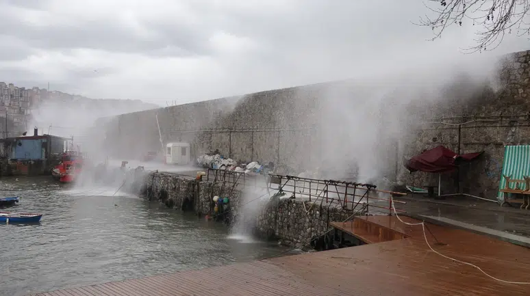 Meteoroloji bu kentlerde yaşayanları kenti uyardı: Karla karışık yağmur ve fırtına geliyor! İşte il il 13 Aralık Cumartesi hava durumu...