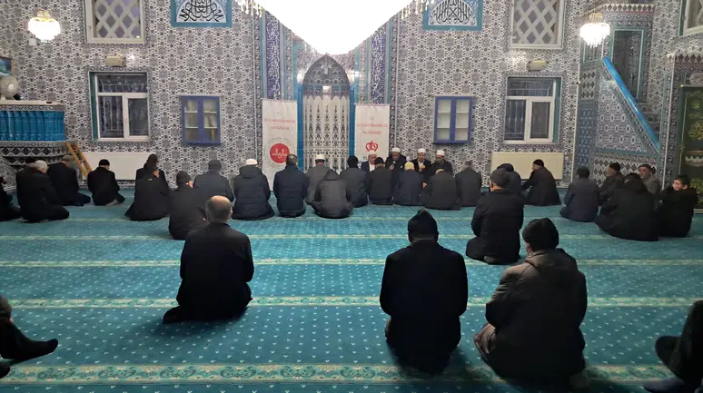 Oltu’da Geleneksel Sabah Namazı Buluşması Yunus Emre Camii’nde Gerçekleştirildi