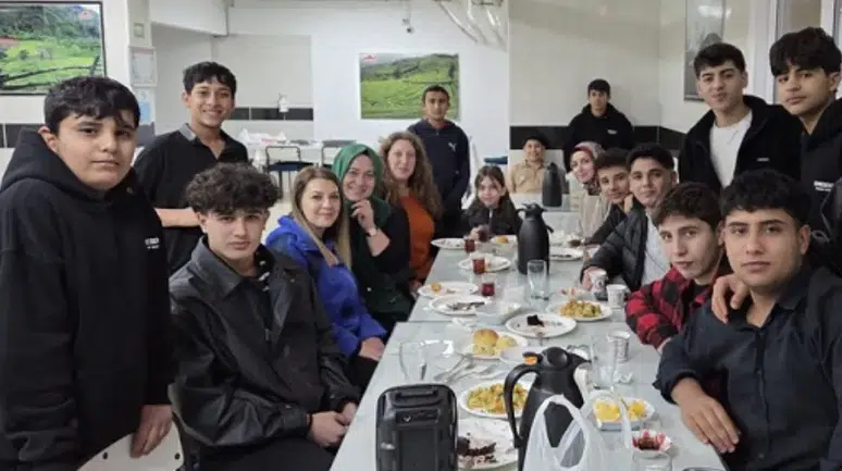 İkizdere İmam Hatip Lisesi’nde Yerli Malı Haftası Çiğ Köfte Etkinliğiyle Kutlandı