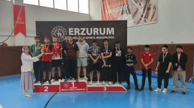 Masa Tenisi İl Birinciliği sona erdi, şampiyonlar kupalarını aldı!