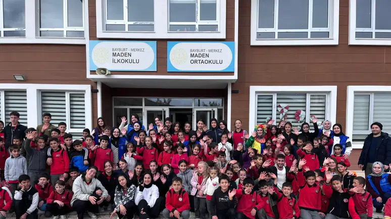 Bayburt'ta Merkezim Her Yerde Projesi'yle Öğrencilere Eğlenceli Etkinlikler Düzenlendi