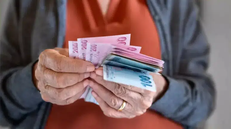 Emekli Zammı İçin Çarpıcı İddia: Kulislerde Tartışılan Yeni Rakam ve En Düşük Emekli Maaşındaki Olası Değişiklik!