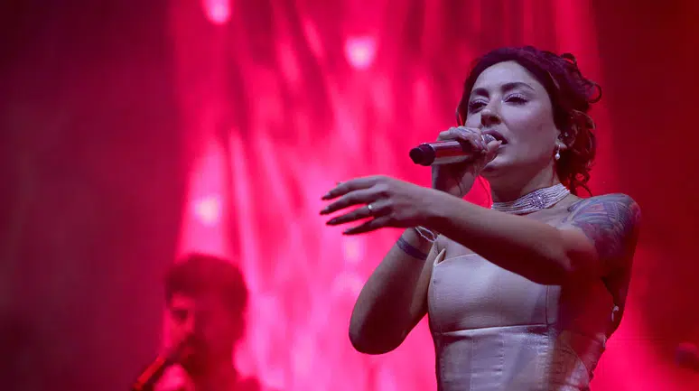 Melek Mosso'dan Çarpıcı Çağrı: Kadına Şiddet Uygulayanlarla İlişkinizi Kesin!