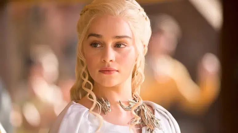 Game of Thrones’un Yıldızı Emilia Clarke: “O Sahneleri Çekerken Kaburgam Kırıldı”