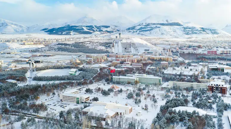 Erzurum'un Atatürk Üniversitesi, yayın sayısıyla Türkiye'de zirveye yerleşti!