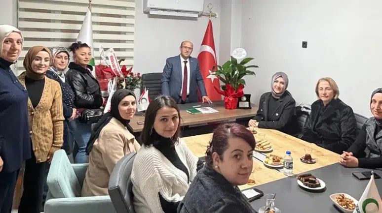 AK Parti Artvin İl Kadın Kolları’ndan Yeşilay Artvin Şubesi’ne Ziyaret